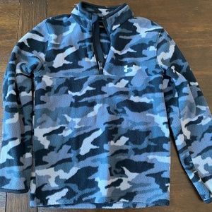 Under armor pull over fleece boys, size 7